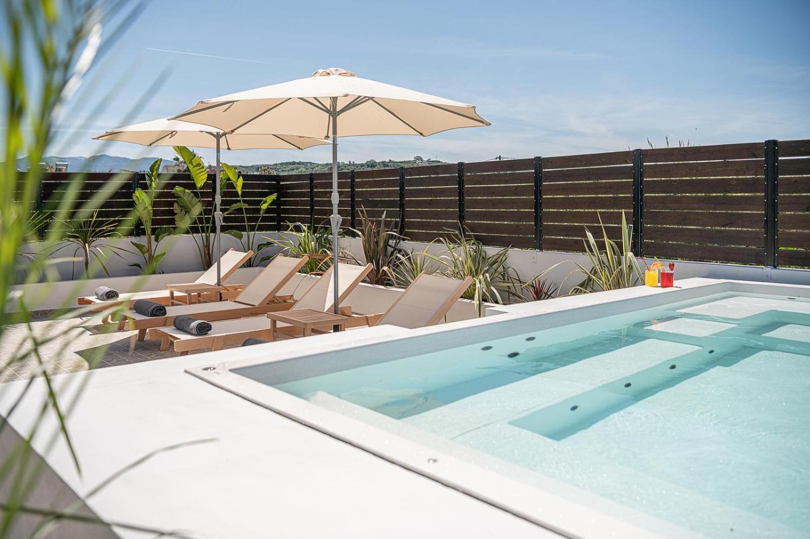 Sol Luxury Apartment - Close To The Beach With A Private Mini Pool 하니아 외부 사진